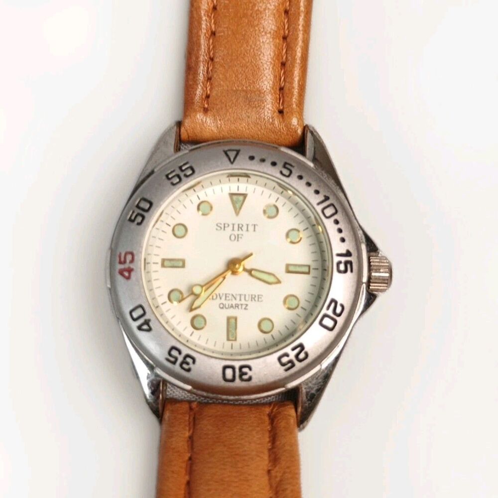 Vintage Spirit Of Adventure Watch Unisex Quartz Silver With GITD Numbers Working
